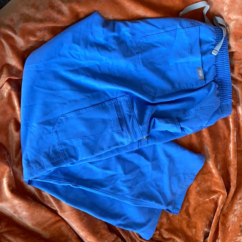 Large, petite Figs skinny scrub pant. Ceil blue